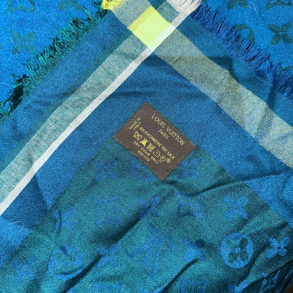 Louis Vuitton Monogram So Shine Shawl